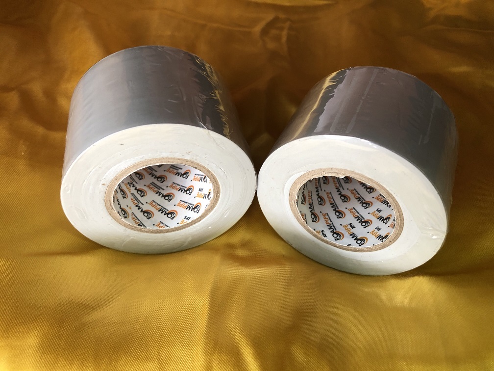 Герметизирующая лента «Foampipe Tape» обладает высокими прочностными характеристиками на разрыв, что обеспечивает долговечность в процессе эксплуатации. Клеевая основа самоклеящейся ленты наделена высокой адгезией, которая позволяет произвести монтажные работы на высоком уровне.